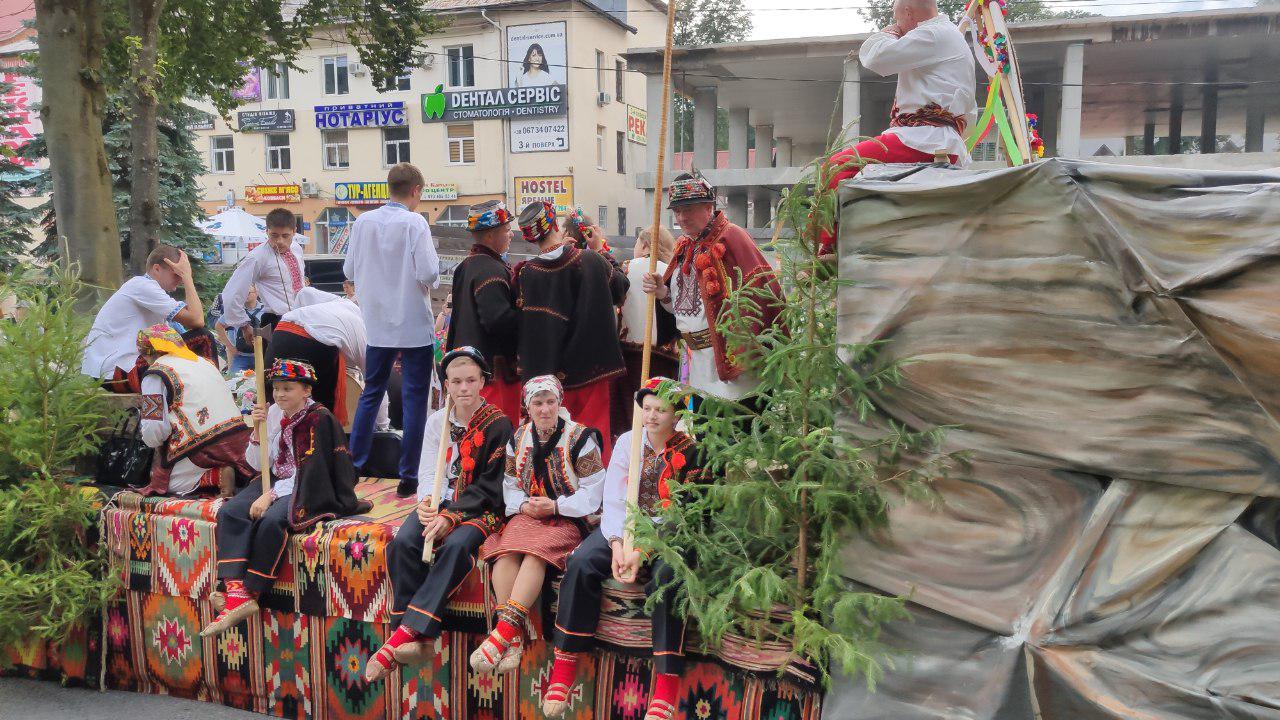 Як відбувся Перший відкритий гуцульський карнавал в рамках Дня міста Яремче (фото+відео)