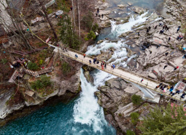 Зимовий водоспад Пробій у Яремче: коли природа переповідає історію